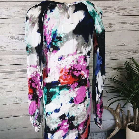 Button cuff open sleeve dress - Picture 3 of 4